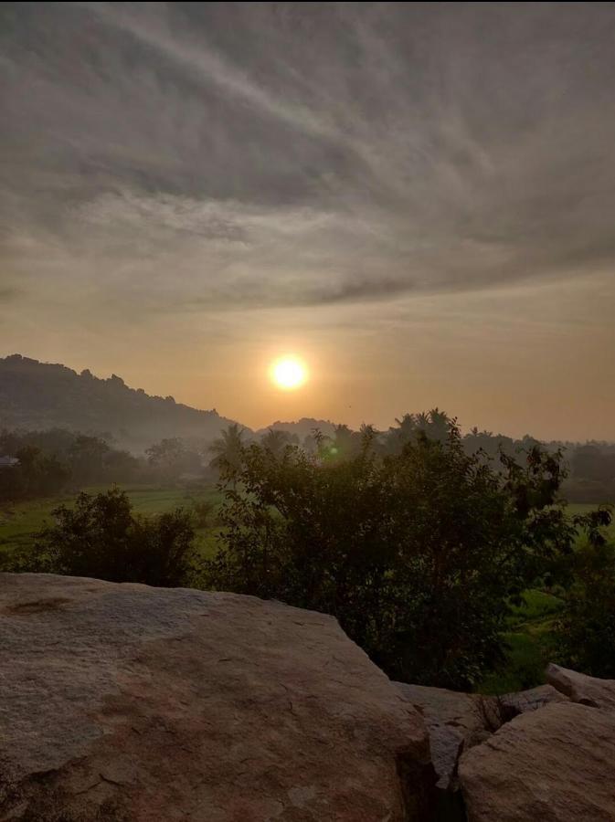 Sunrise Guest House & Restaurant Hampi Exterior photo
