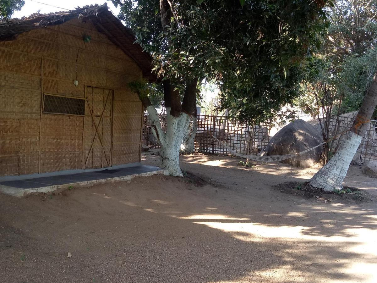 Sunrise Guest House & Restaurant Hampi Exterior photo